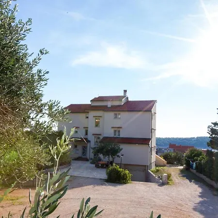 公寓 Stunning In Barbat With House Sea View