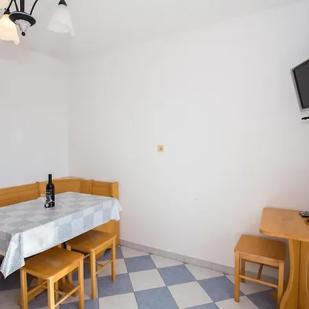 公寓 Stunning In Barbat With House Sea View