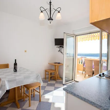 Stunning In Barbat With House Sea View 公寓
